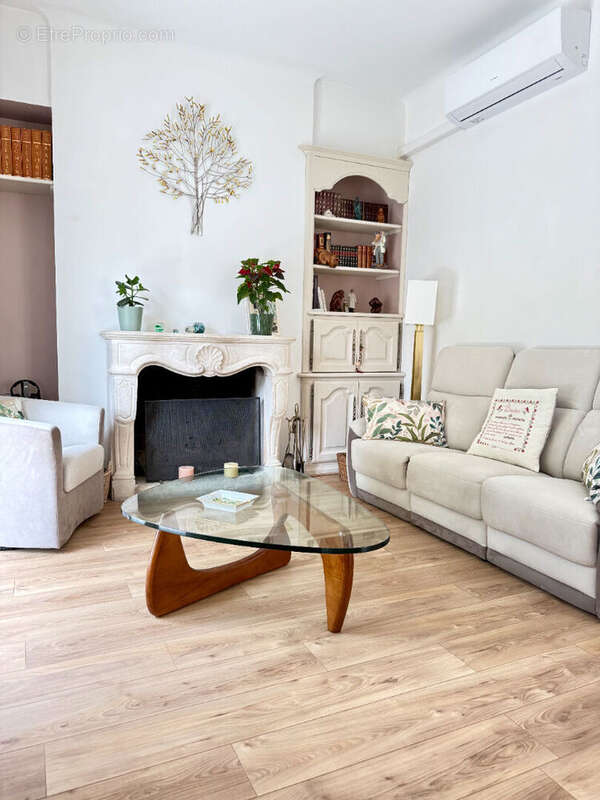 Une maison familiale où il fait bon vivre, au coeur du village de Mallemort! - photo 6