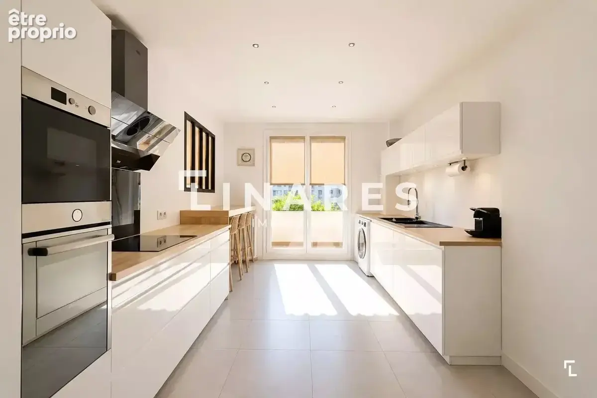 MON MERMOZ - Appartement T3/T4 de 115m2 - Deux balcons - Cave - 13008 CARRE D'OR - photo 4