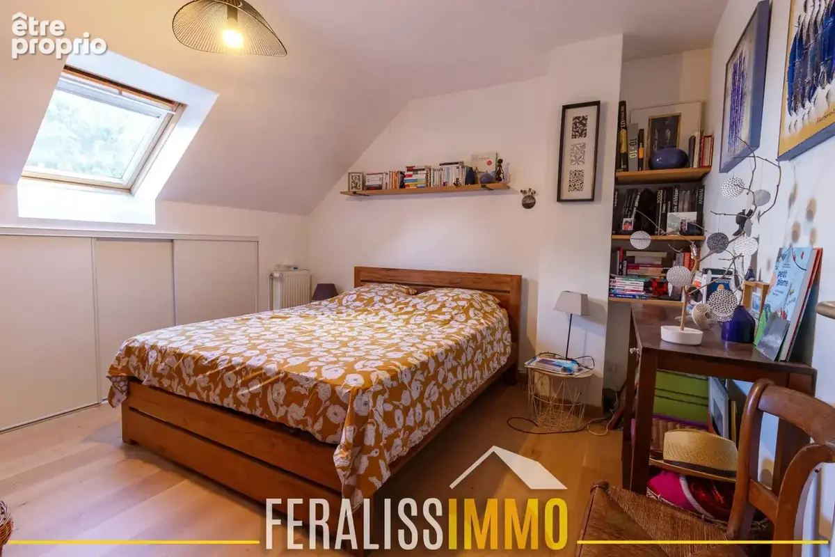 Dans un écrin de verdure, maison familiale édifiée sur sous- - photo 10
