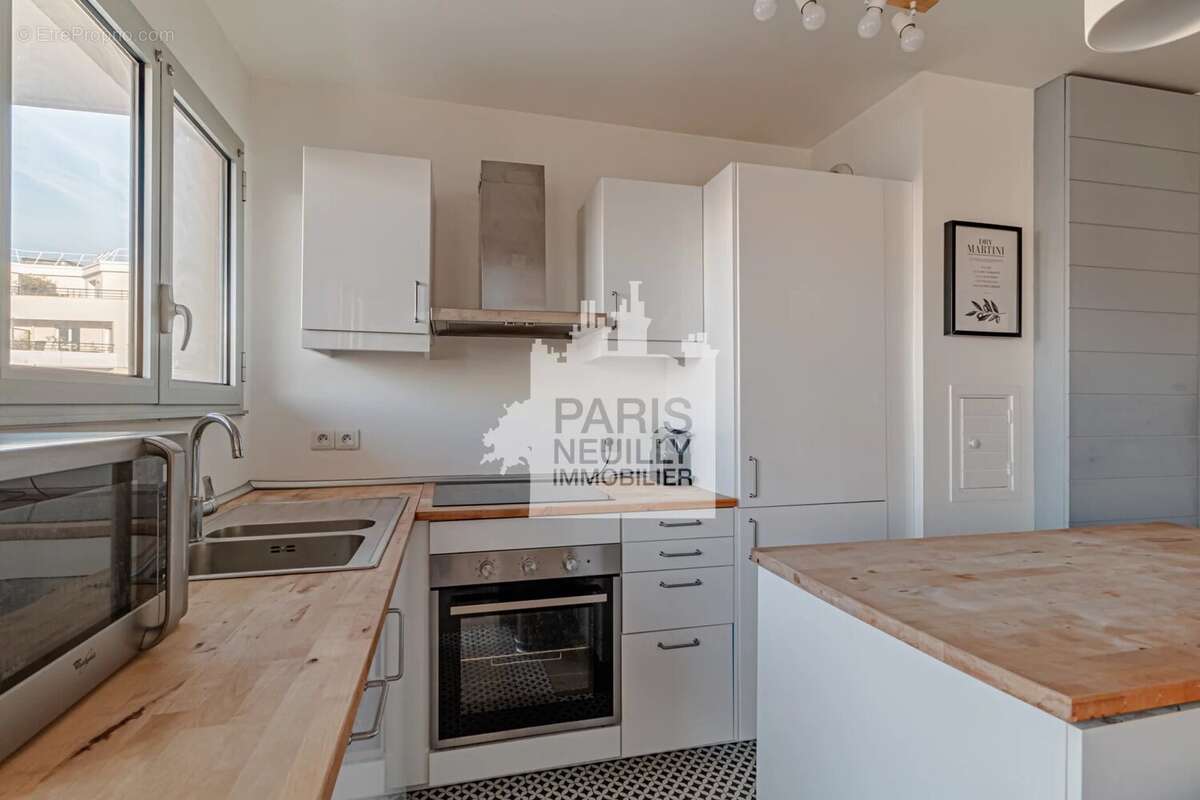 Appartement à COURBEVOIE