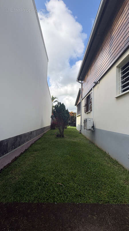 Sainte-Suzanne : villa à vendre avec IMMOBILIERE DE LA PROVIDENCE - photo 4