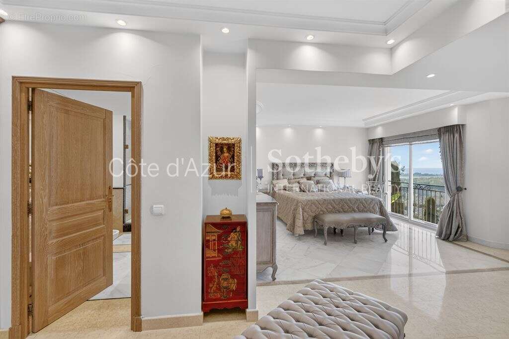 Maison à MANDELIEU-LA-NAPOULE