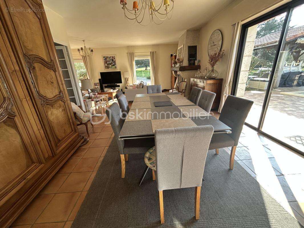 Belle maison plain pied - 4/5 chambres - veranda - piscine - terrain - photo 6