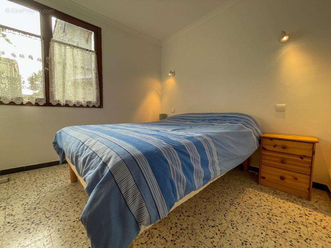 Maison à SAINT-LAURENT-DE-CARNOLS