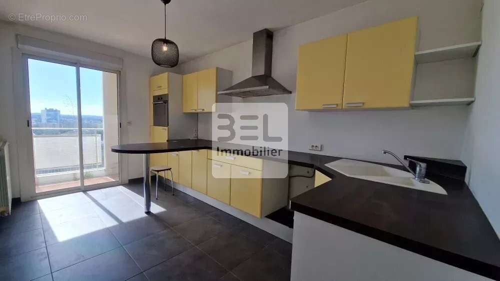 Appartement à BAGNOLS-SUR-CEZE