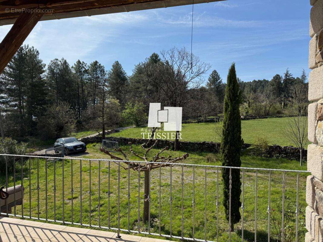 Maison à SAINT-PIERRE-SAINT-JEAN