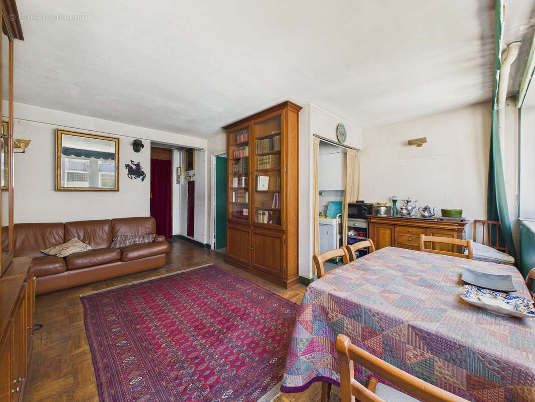 Appartement à PARIS-14E