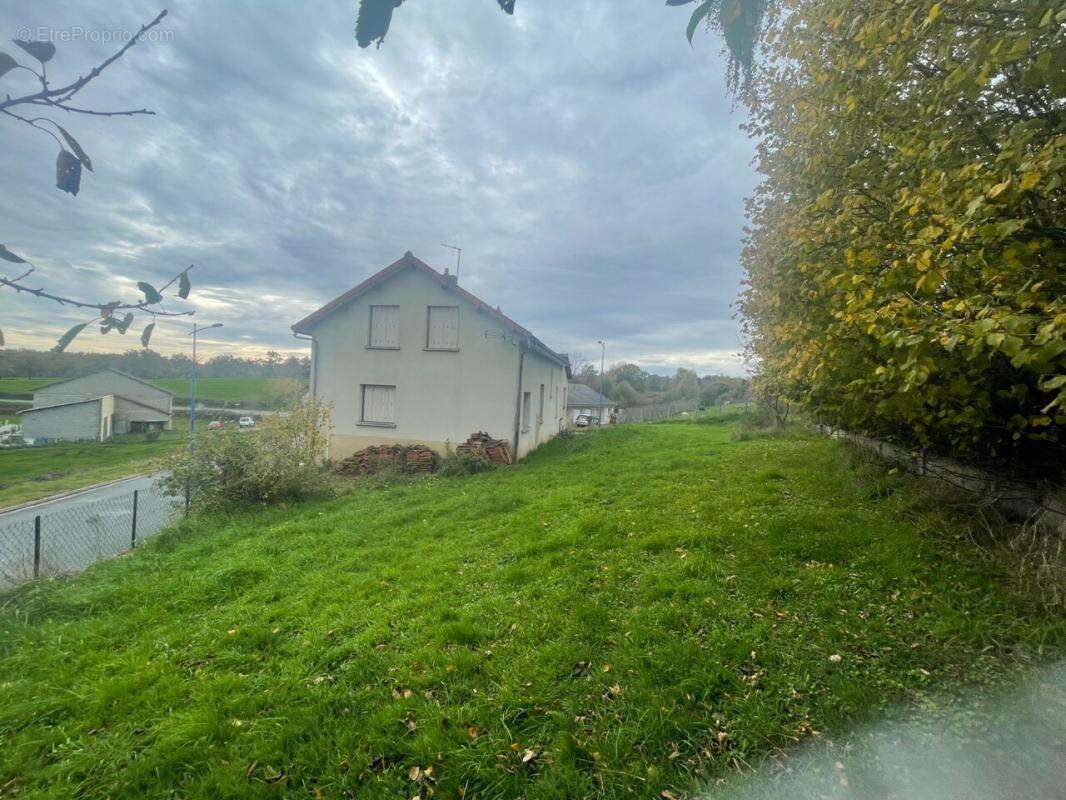 titre - Maison à VILLOSANGES