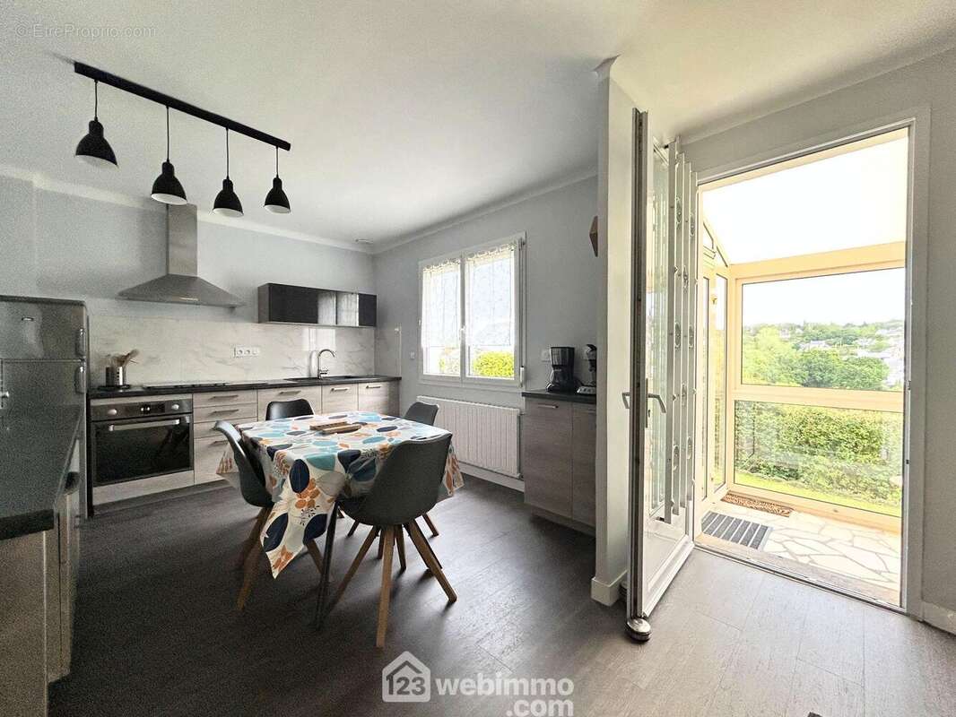 Maison à TREDREZ-LOCQUEMEAU