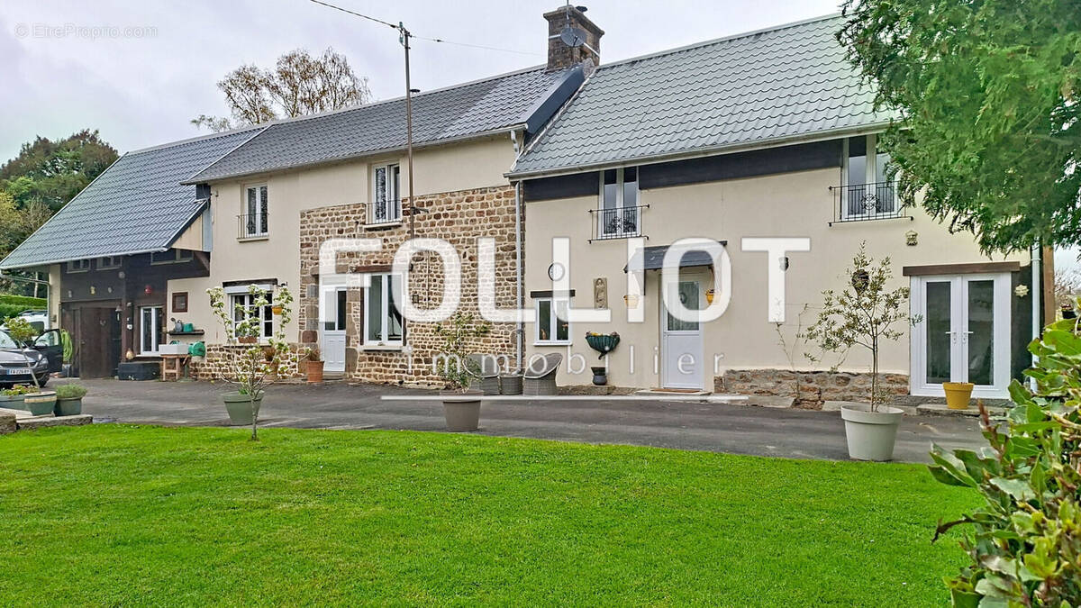 Maison à SAINT-GEORGES-DE-LIVOYE