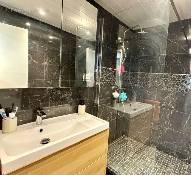 Appartement à MARSEILLE-5E