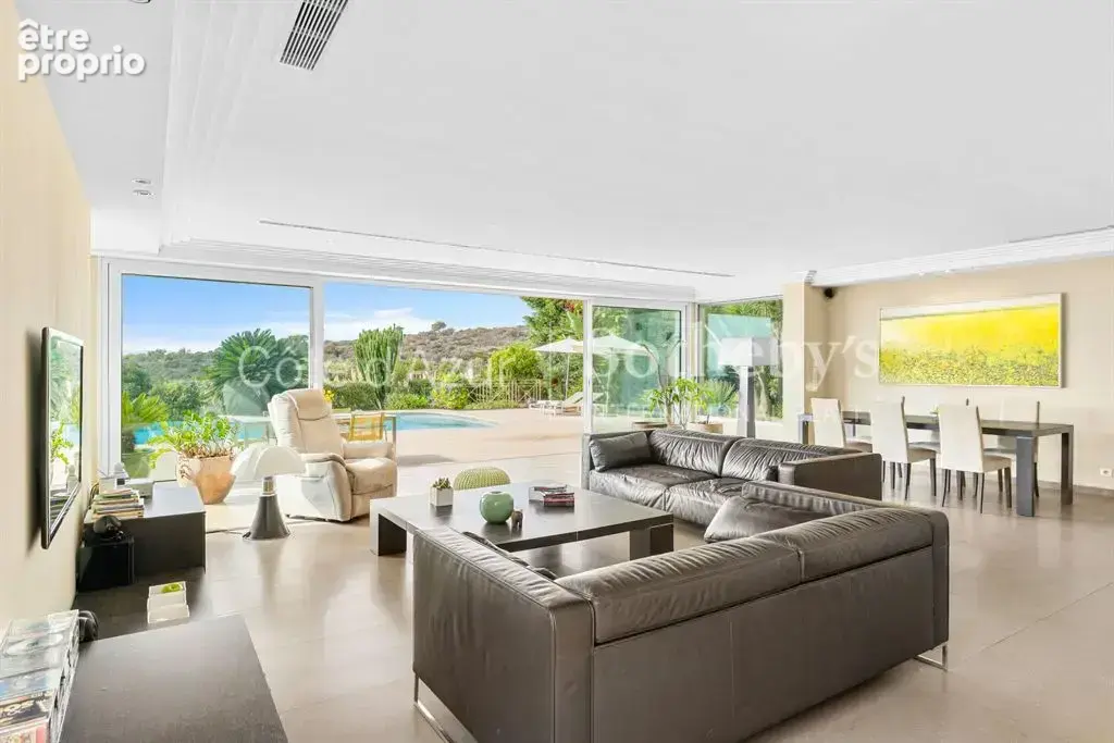 Villeneuve Loubet, villa de 205 m² avec piscine dans un domaine privé sécurisé - photo 7