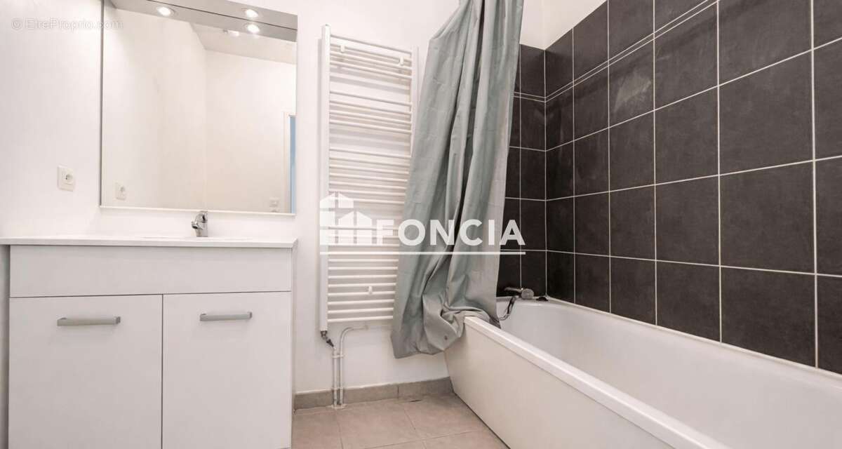 Maison à LA RIVIERE-SAINT-SAUVEUR