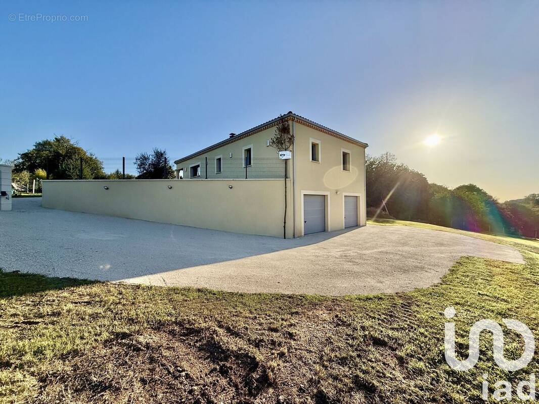 Photo 1 - Maison à LA CHAPELLE-AUBAREIL