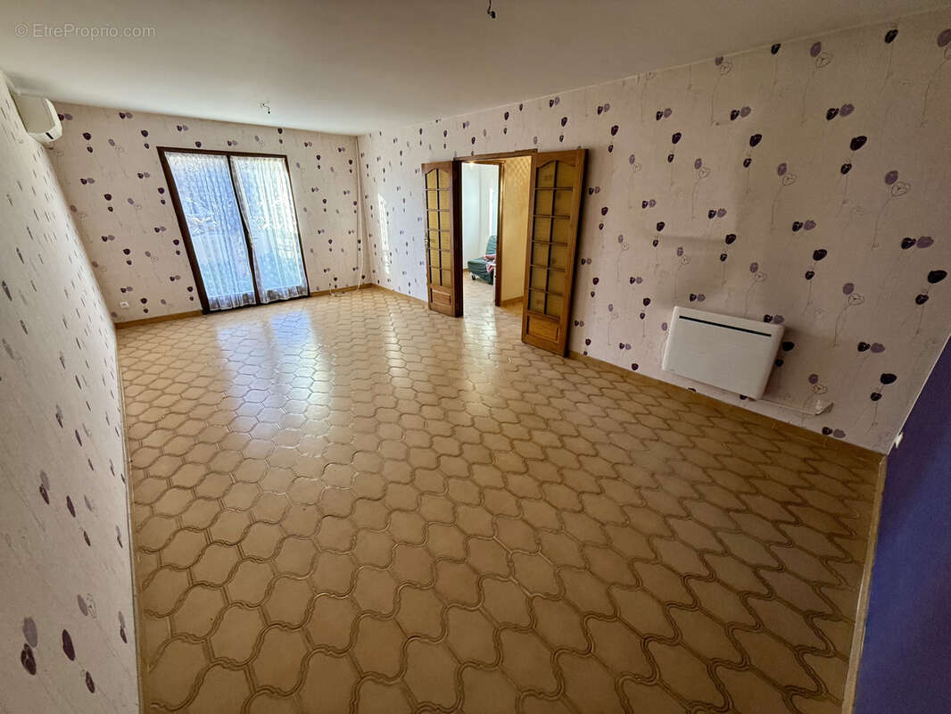 Maison à SAINT-LAURENT-DE-LA-SALANQUE