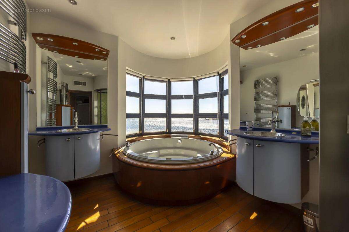 Maison à ROQUEBRUNE-SUR-ARGENS