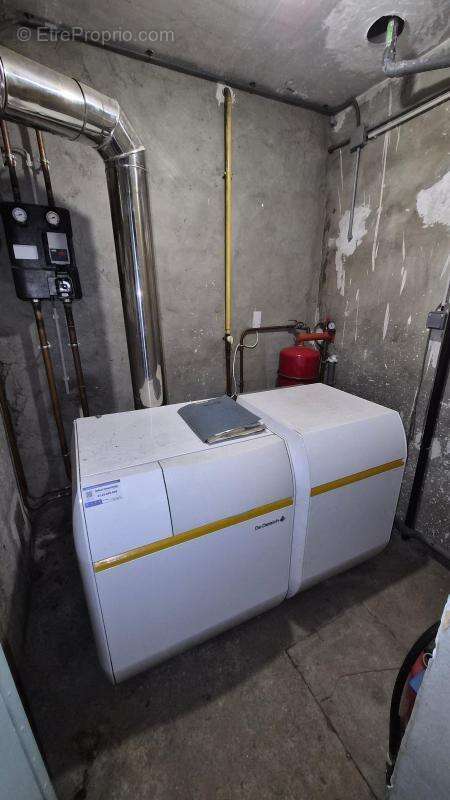 T10, 285 m², combles 100 m², dépendances, terrain 1124 m² - photo 13