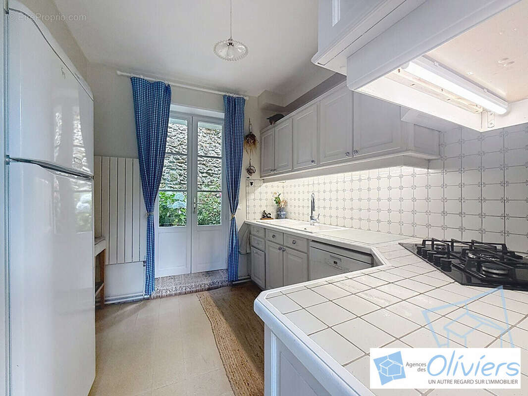 Maison à LA CELLE-LES-BORDES