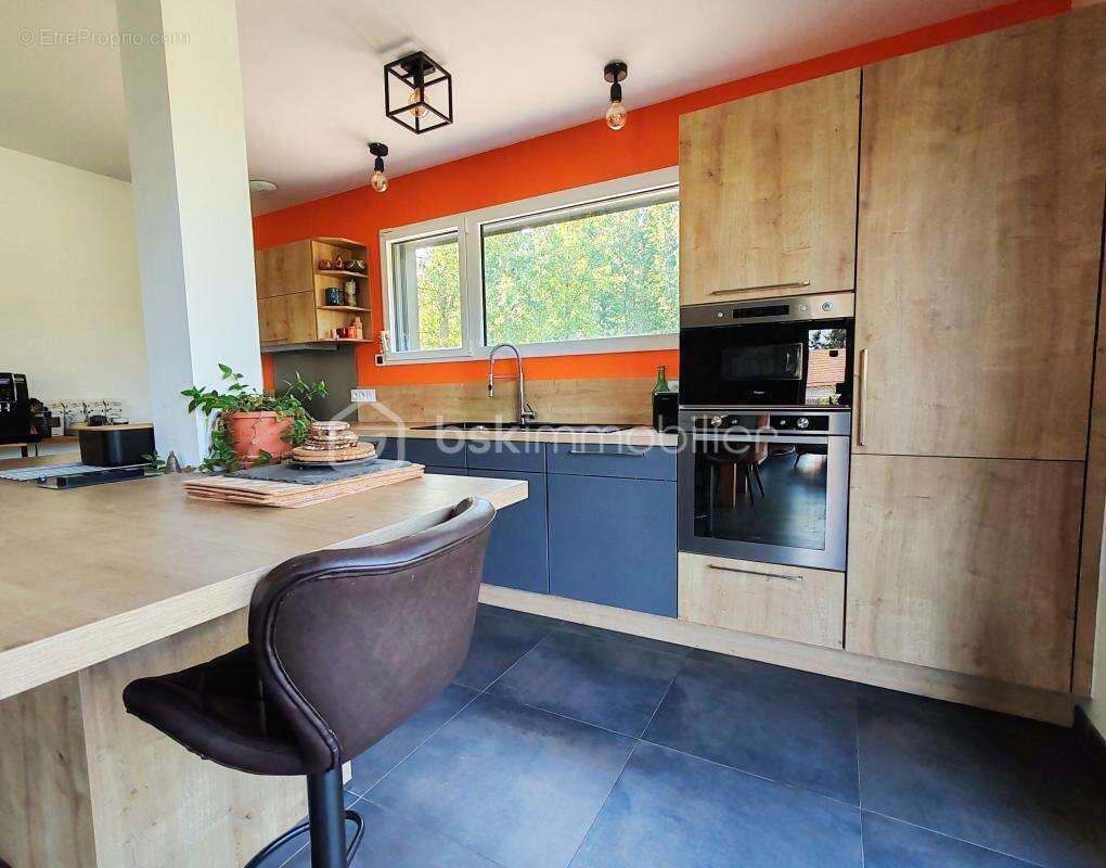 Maison à D&#039;HUISON-LONGUEVILLE