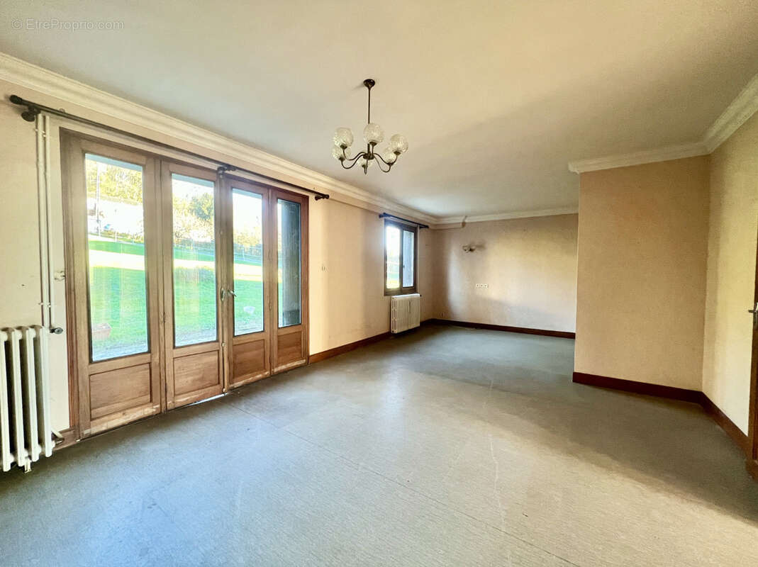 Maison à TERRASSON-LAVILLEDIEU