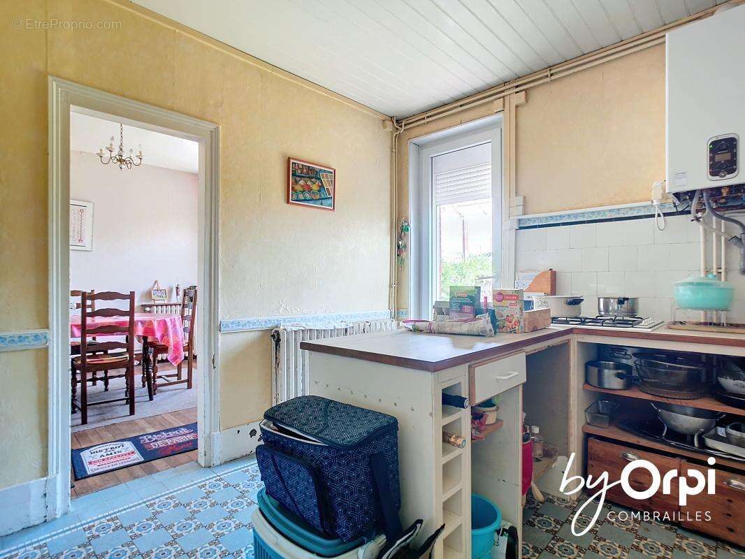 Maison à DURDAT-LAREQUILLE