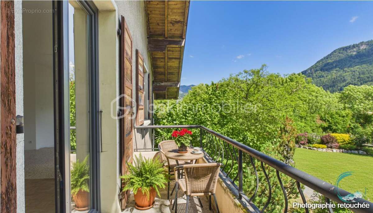 Appartement T3 avec jardin de 480 m² privatif et combles aménageables – La Tour - photo 4