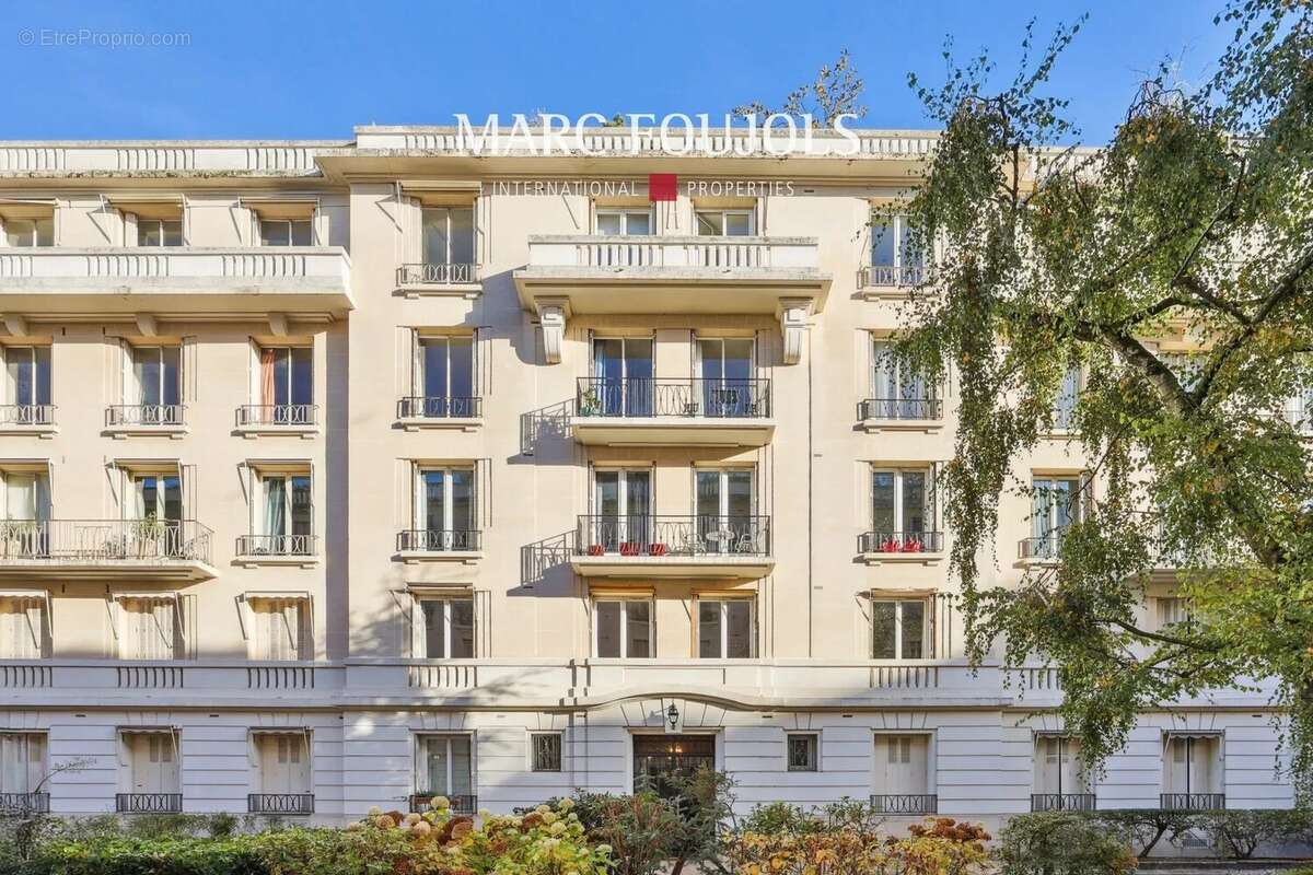 Appartement à PARIS-16E