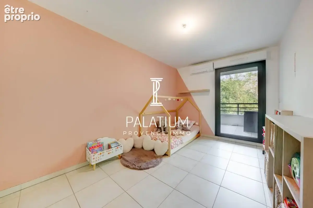Appartement T2 avec terrasse & parking - 45 m² - LUYNES - photo 5
