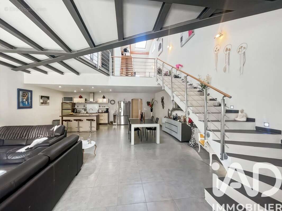 Photo 2 - Maison à LA FARE-LES-OLIVIERS