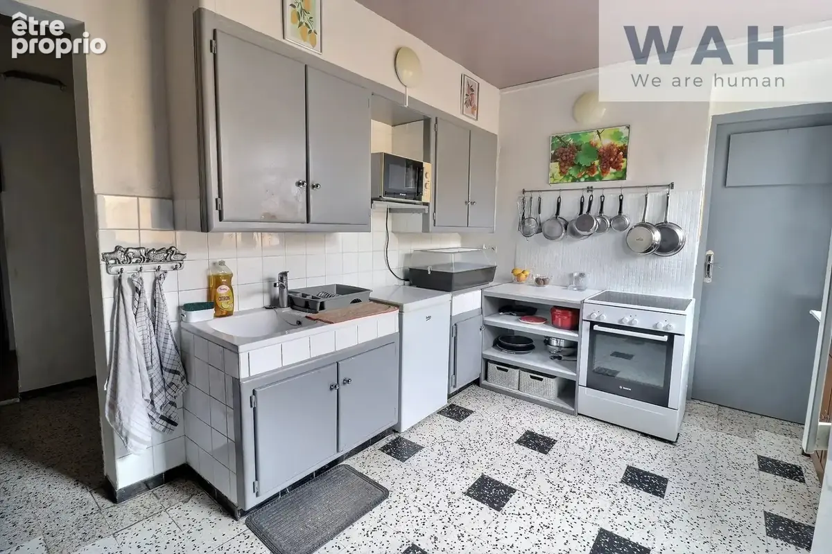 Maison en r+1 divisee en deux appartements - 34400 lunel - photo 9