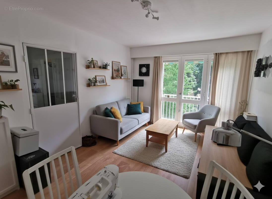 Appartement à PIERRES