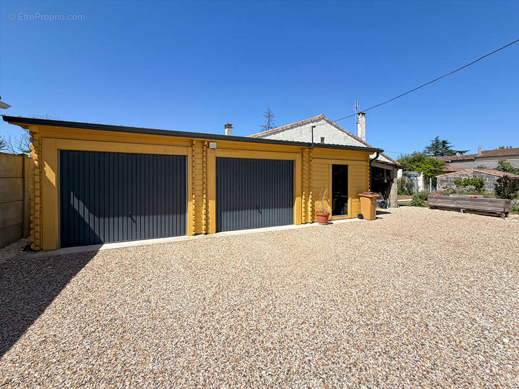 Maison à COUTRAS