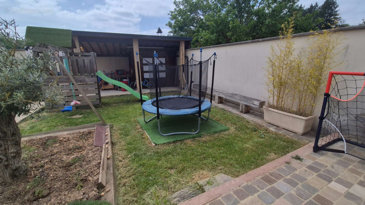 Maison à SAINTE-GEMME-MORONVAL