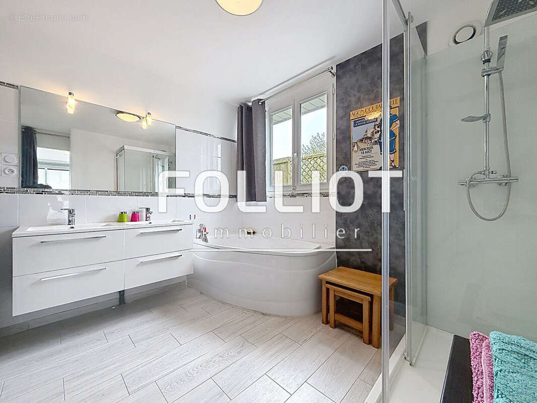 Maison à AGON-COUTAINVILLE