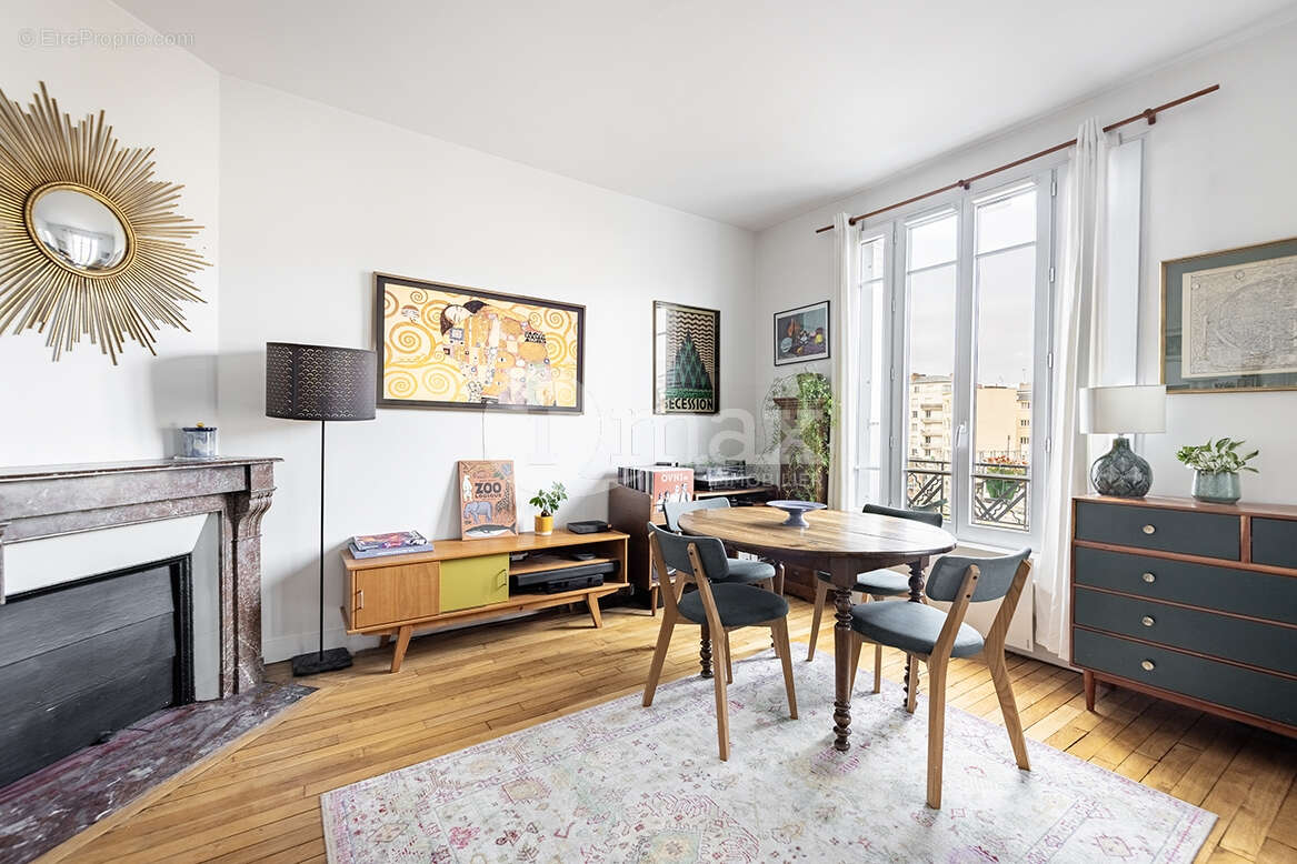 Appartement à COURBEVOIE