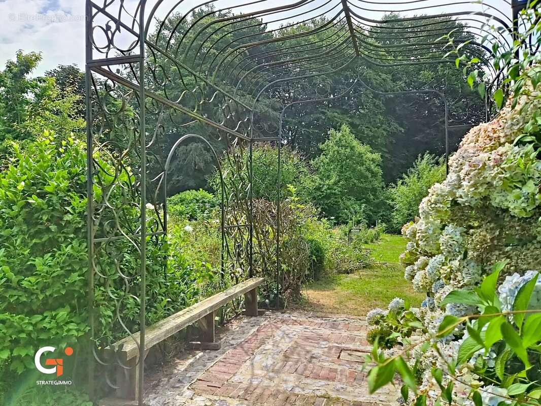L’Histoire au pas de votre porte : Demeure de caractère de 157 m² dans son parc de 6 334 m² - photo 25