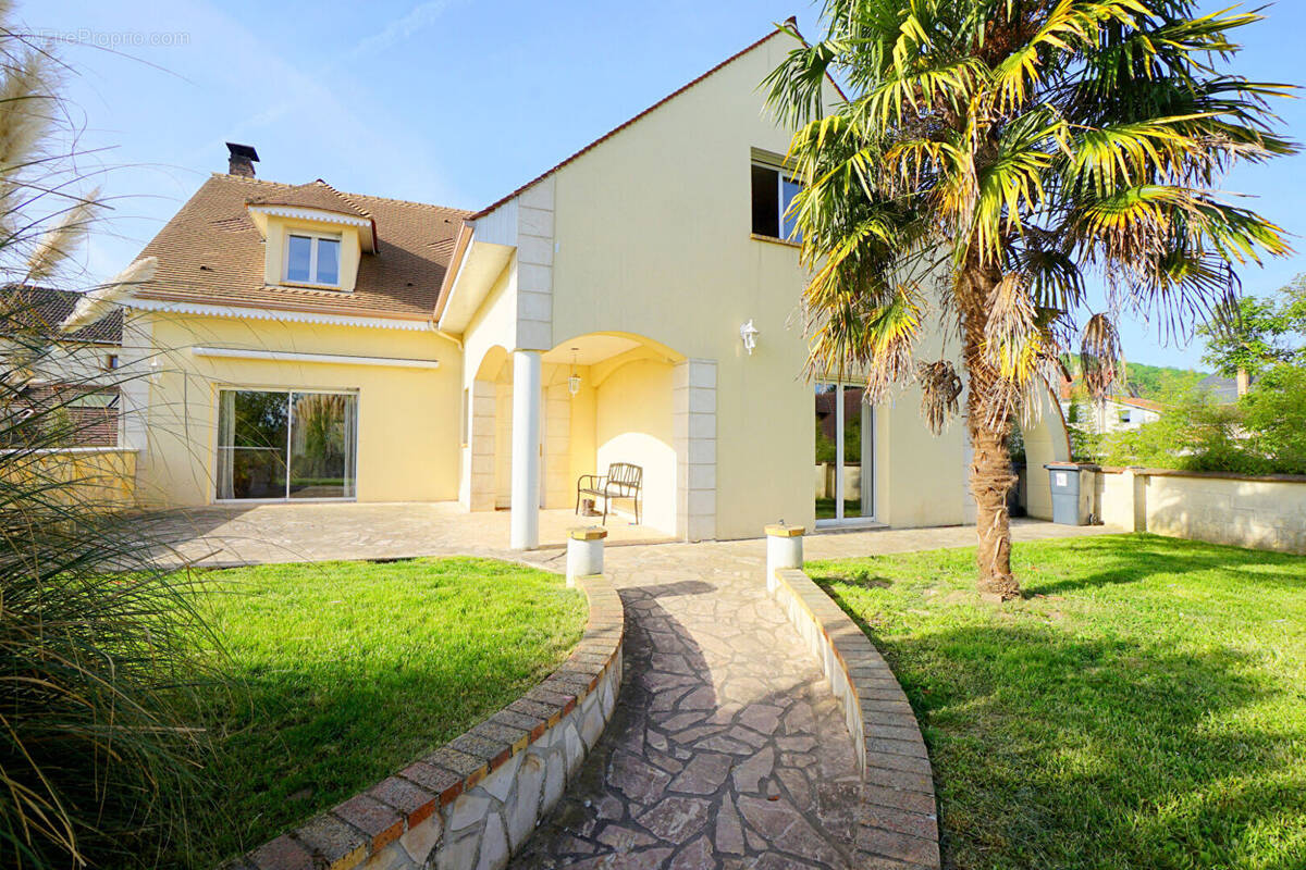 Maison à MEZIERES-SUR-SEINE