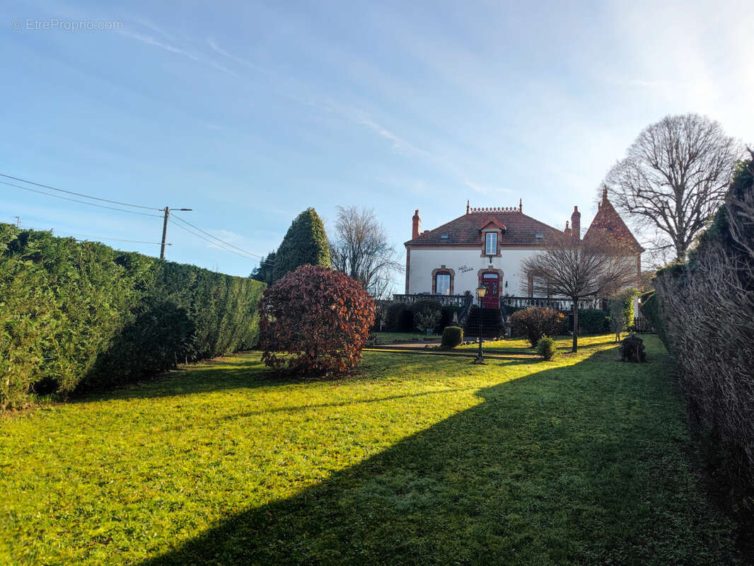 Maison à CERCY-LA-TOUR