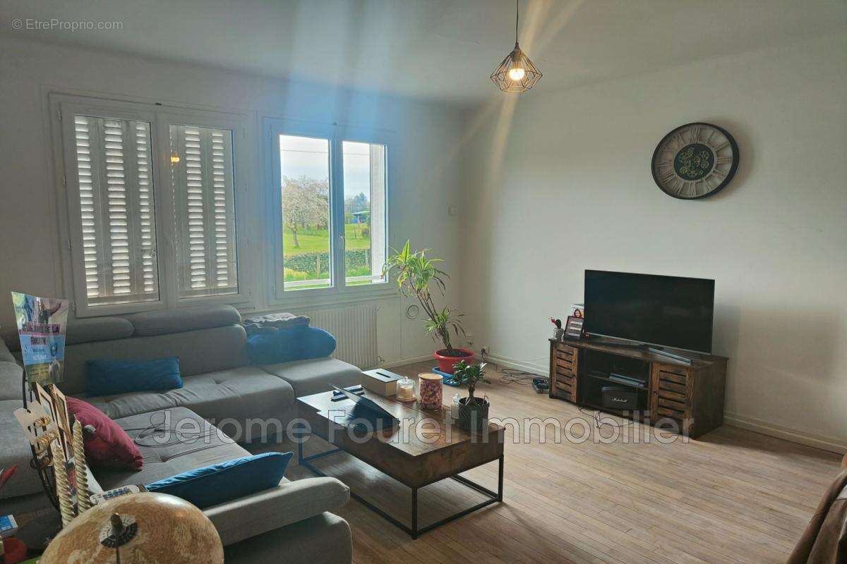 Appartement à MONTAIGNAC-SAINT-HIPPOLYTE