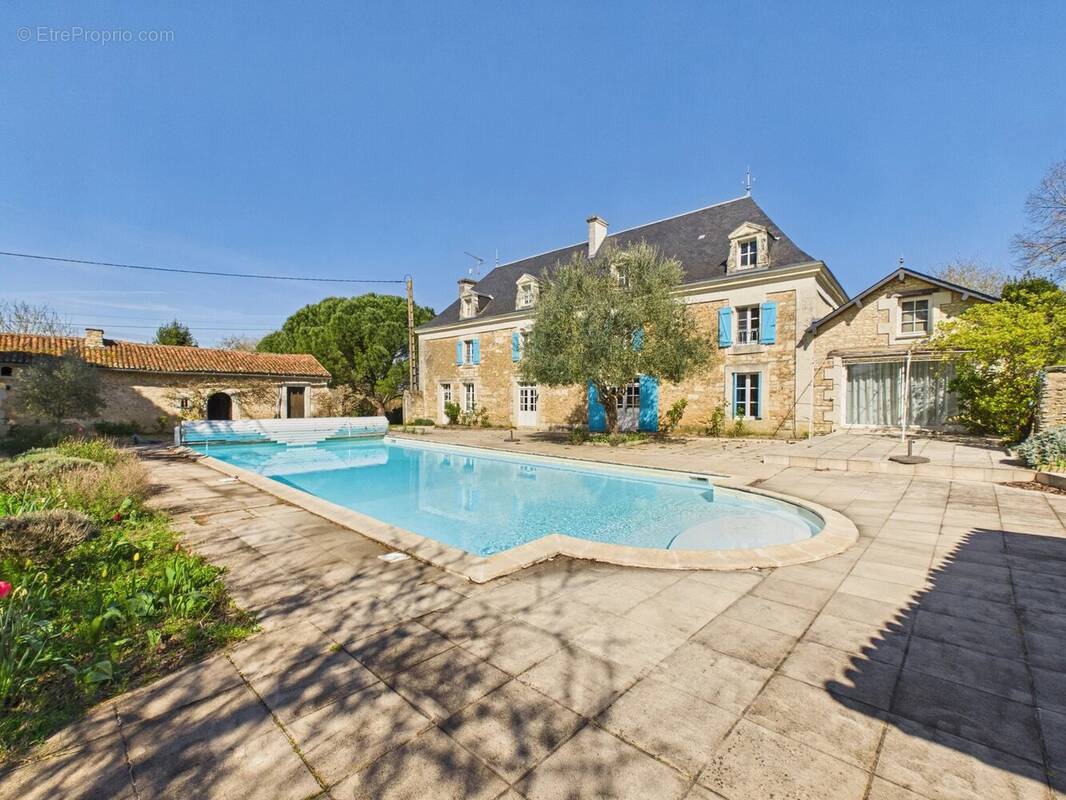 Maison à THURAGEAU