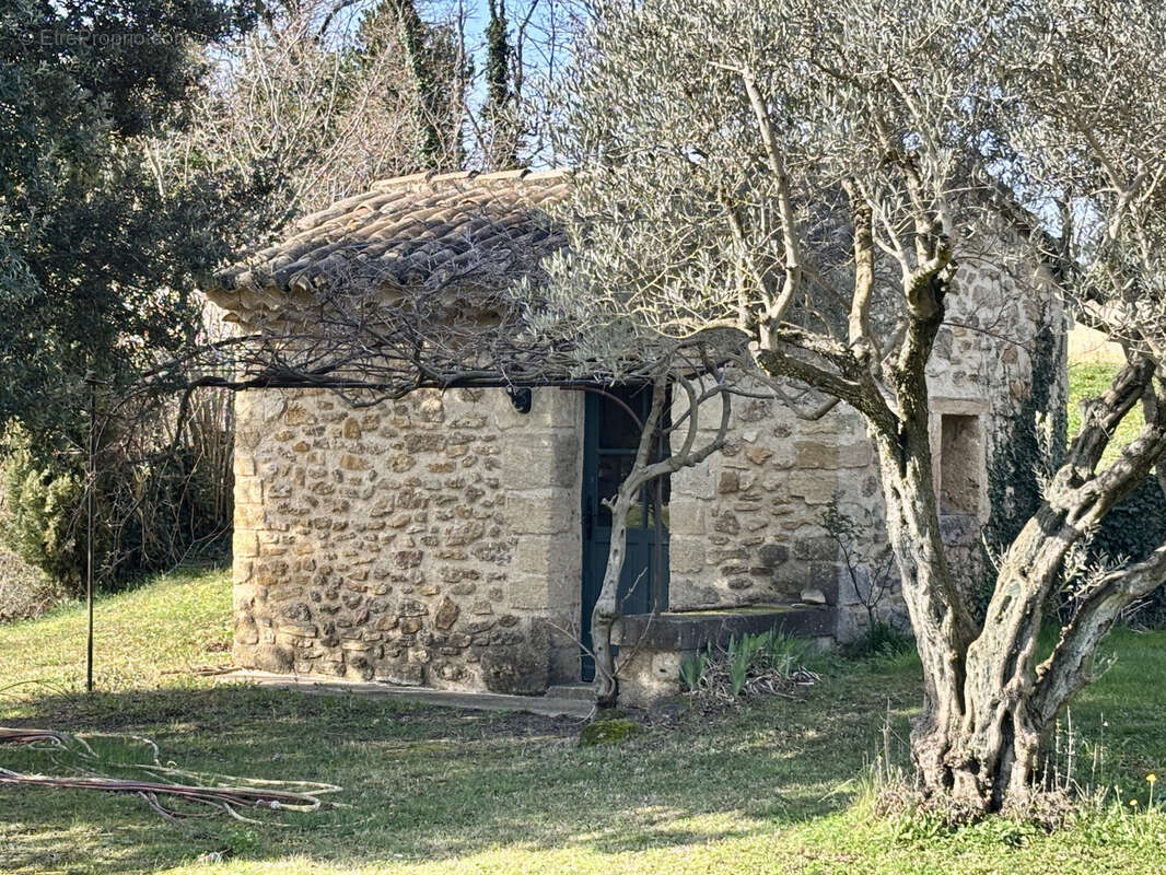 Mas rénové, avec cachet, 5 chambres sur 3500 m2 de terrain avec piscine - photo 12