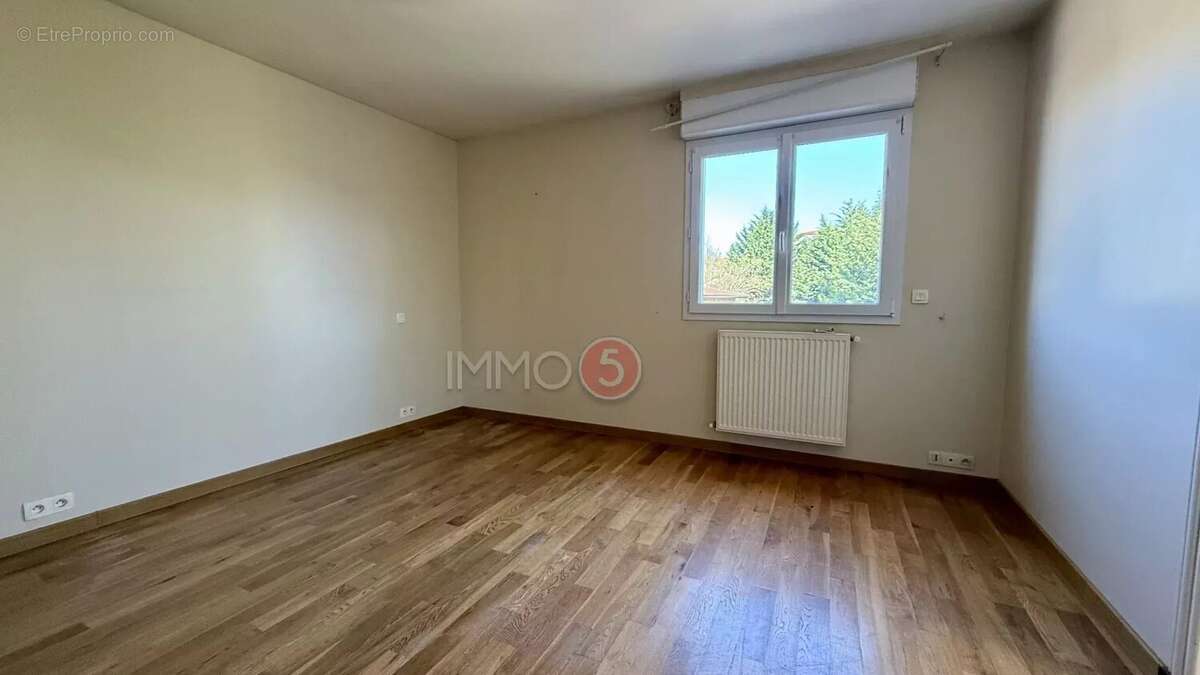 Appartement à LES PAVILLONS-SOUS-BOIS