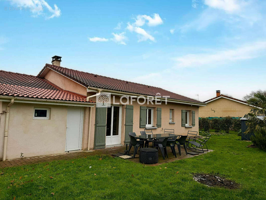 Maison à SAINT-ETIENNE-SUR-CHALARONNE