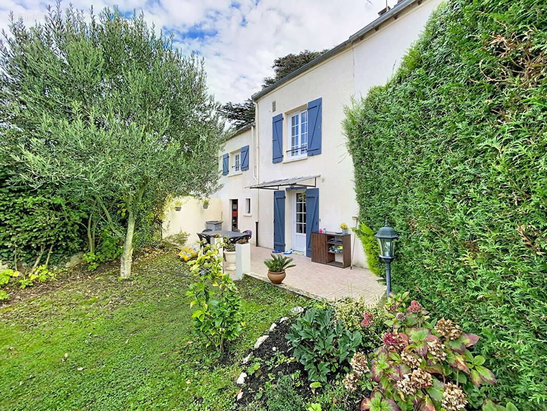 Maison à LE MESNIL-AUBRY