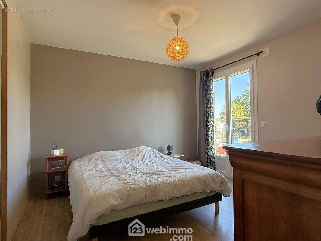 Toutes équipées de placards, - Maison à MIGNE-AUXANCES