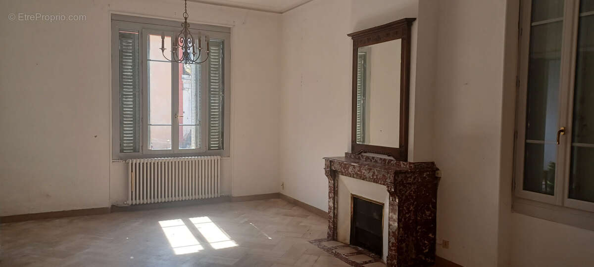 Maison à NEGREPELISSE