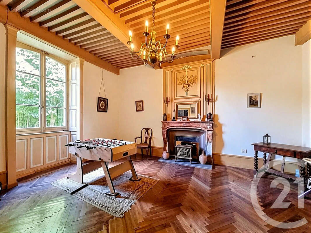 Maison à EYZIN-PINET