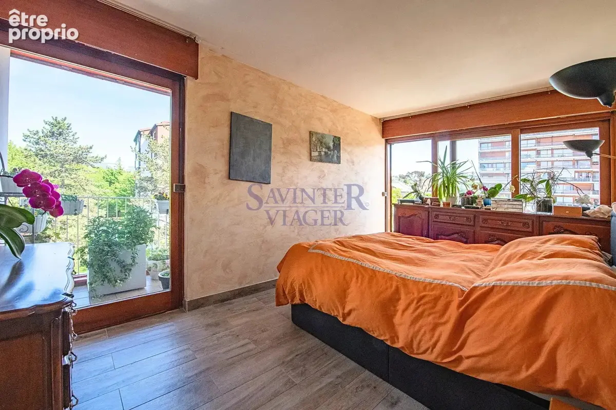 Lumineux T4, rénové, grands balcons, vue montagne. Libre de suite. - photo 8