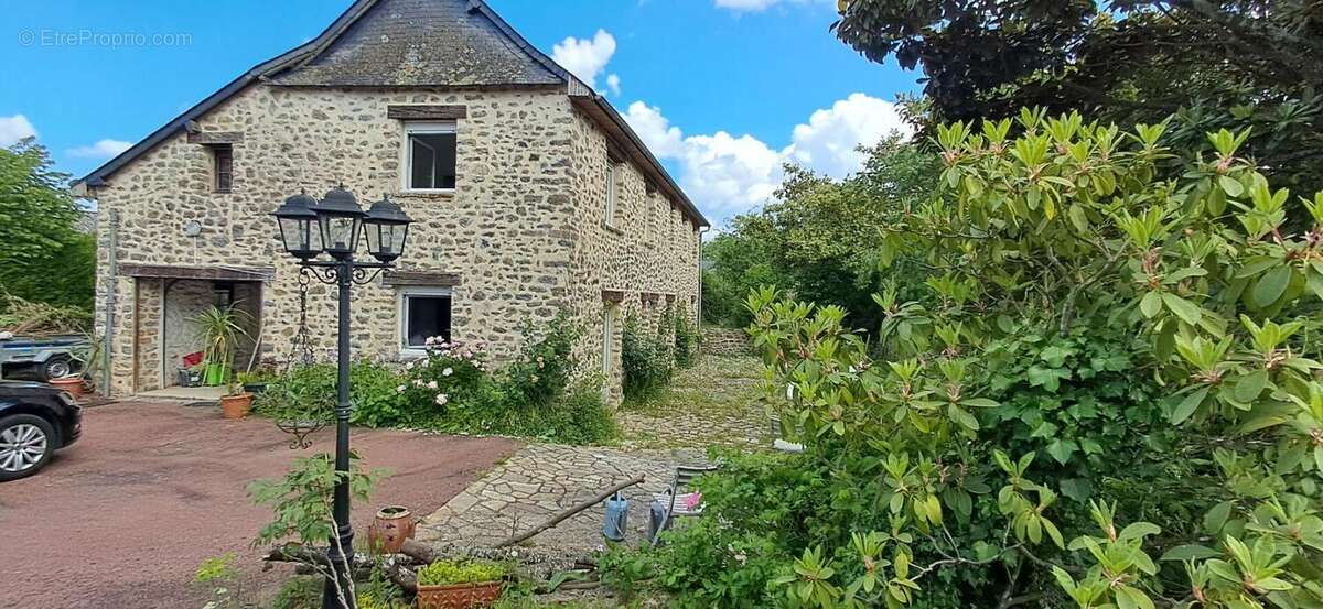 Maison à SAINT-OUEN-DES-TOITS