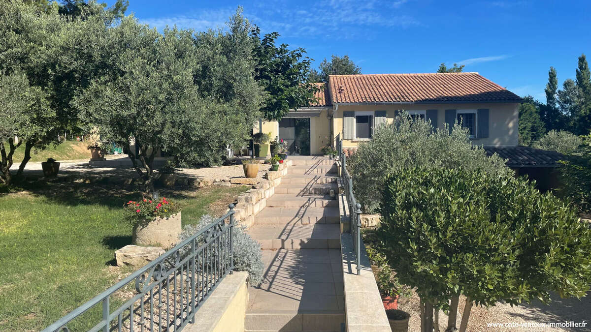 Maison proche VACQUEYRAS - 180 m2  avec appart T2 + 2 grands garages ! - photo 13